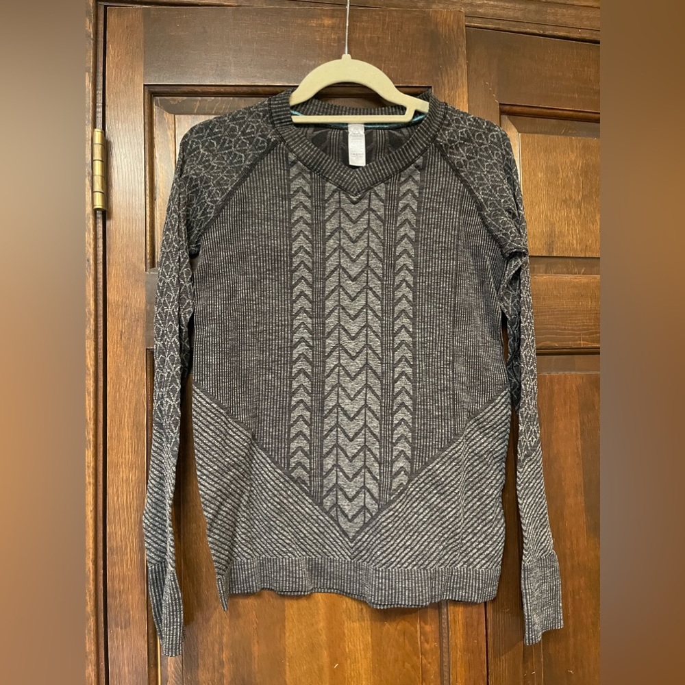 Ivivva V neck longsleeve